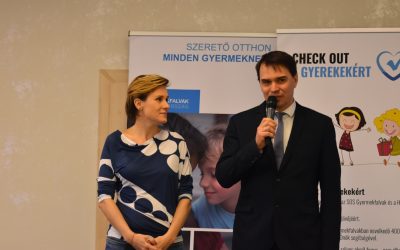 Kétmillió forintot gyűjtöttek a Hotel Azúr vendégei az SOS Gyermekfalvaknak